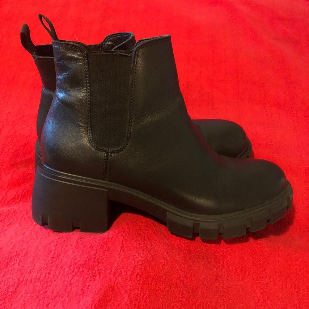 STEVE MADEDEN WOMEN'S black Handout  Elastic Zize 8.5